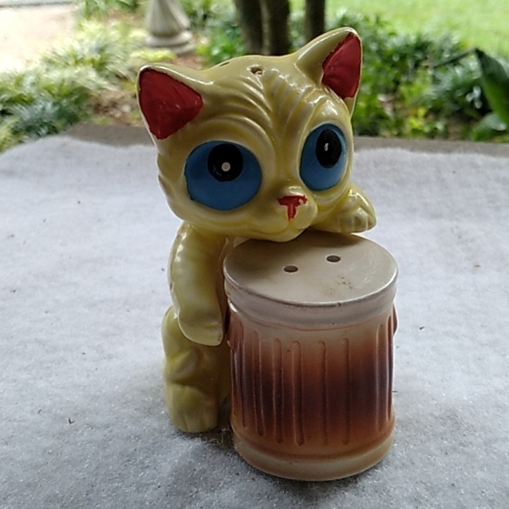 Vintage 1960s cat 🐈 salt and pepper set